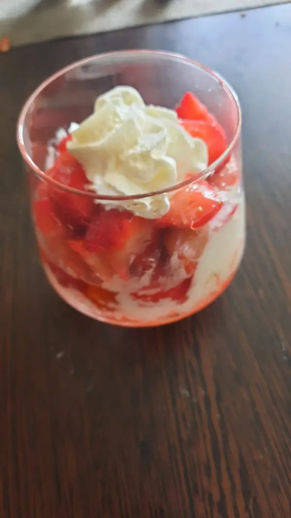 Copa de fresas con nata